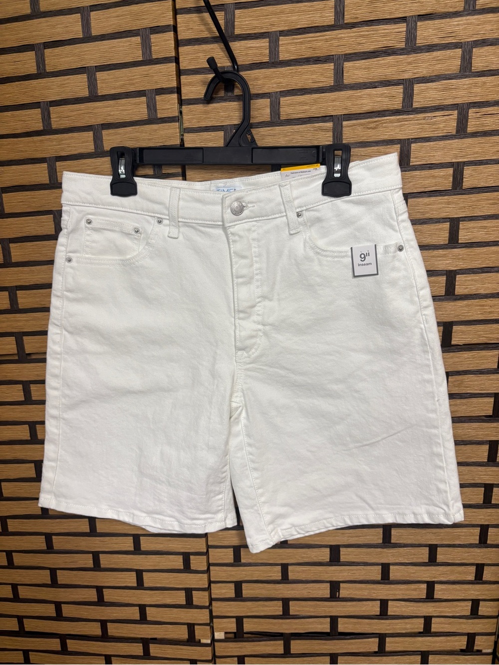 Time and tru high rise white Bermuda shorts size 12